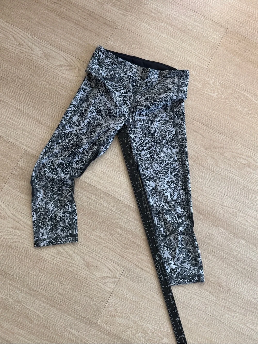 Lululemon Pace Rival Crop Legging Black/Diffusion White Splash Luxtreme Sz 6